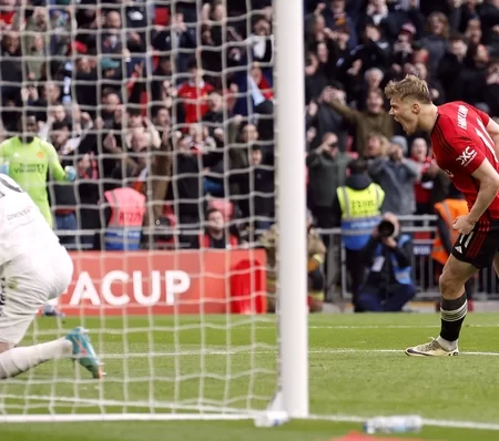 Man Utd win FA Cup semi-final on penalties after stunning Coventry comeback