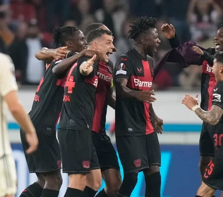 Leverkusen secure late draw to set unbeaten record and reach Europa League final