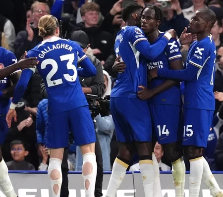 Chelsea launch late bid for European football with damaging defeat for Tottenham