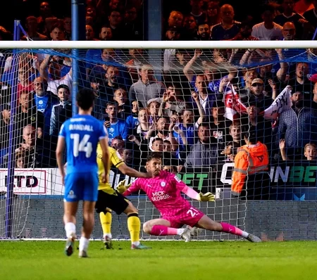 Cameron Brannagan’s penalty sends Oxford to League One play-off final