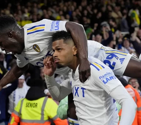 Leeds crush Norwich to move to within one game of a Premier League return